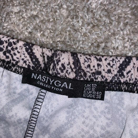 Nasty Gal Collection Snake Print Shorts size 8 - Picture 4 of 5